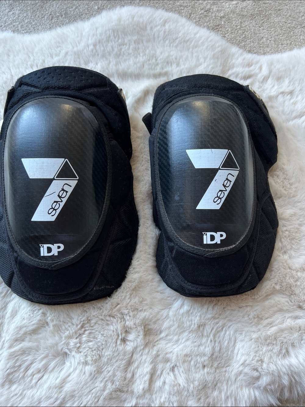 Seven Knee Pads Men Large